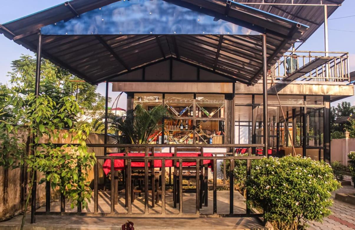 Hotel Flycatcher Chitwan- A Jungle Safari Home Саураха Екстер'єр фото