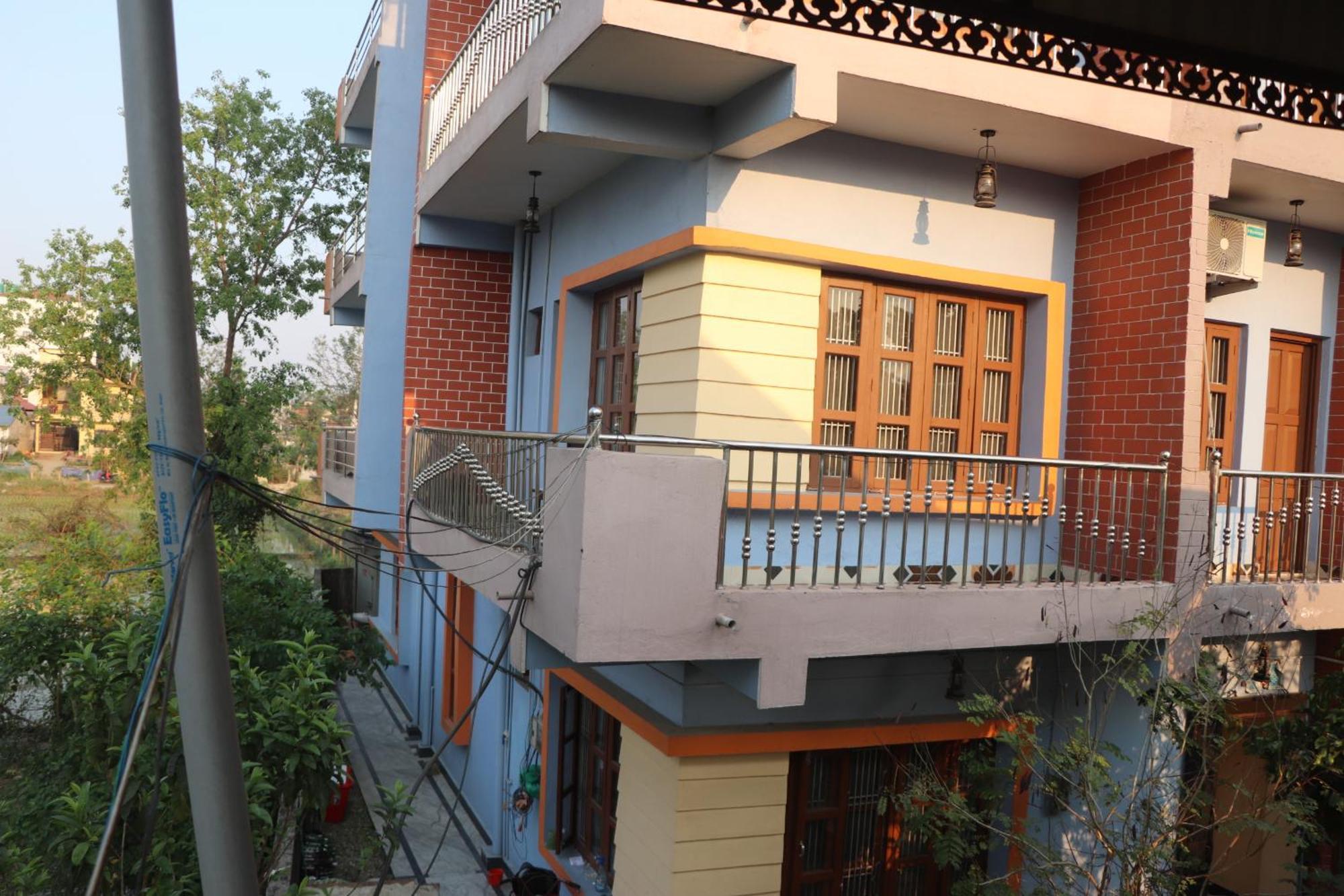 Hotel Flycatcher Chitwan- A Jungle Safari Home Саураха Екстер'єр фото