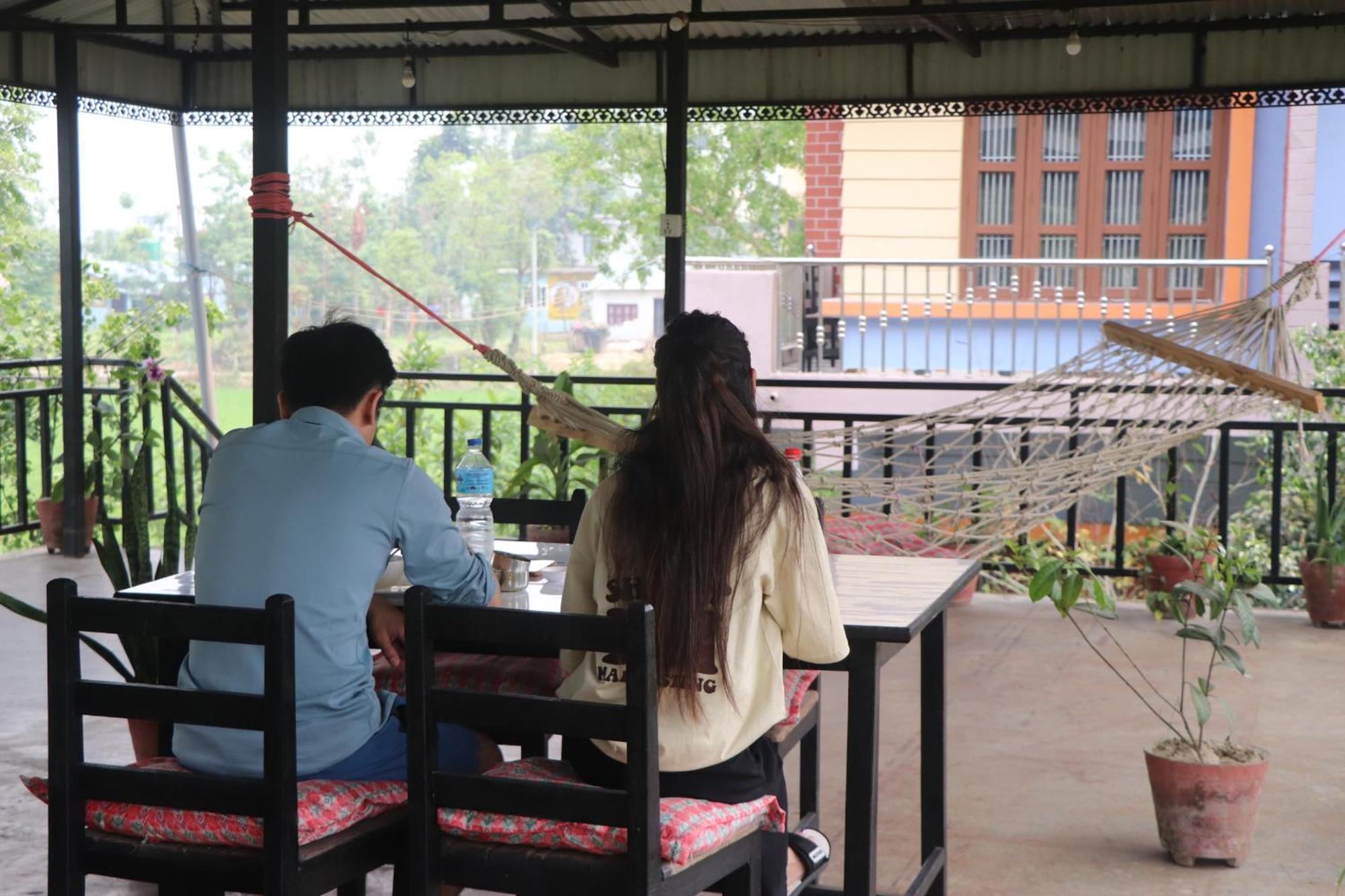 Hotel Flycatcher Chitwan- A Jungle Safari Home Саураха Екстер'єр фото